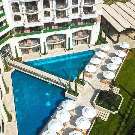 Apartment Luxury Studio: Beachfront Saint Vlas Retreat
