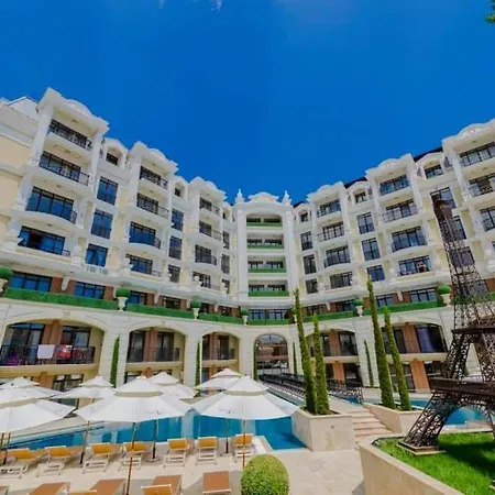 Luxury Studio: Beachfront Saint Vlas Retreat Apartment