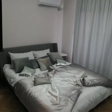 Luxury Studio: Beachfront Saint Vlas Retreat Apartment